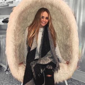 Meet your Posher, Sara